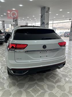 ڤۆڵکسواگن ئەتڵەس کرۆس سپۆرت